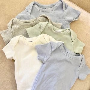 Nordstrom brand newborn onesies 5 pack
